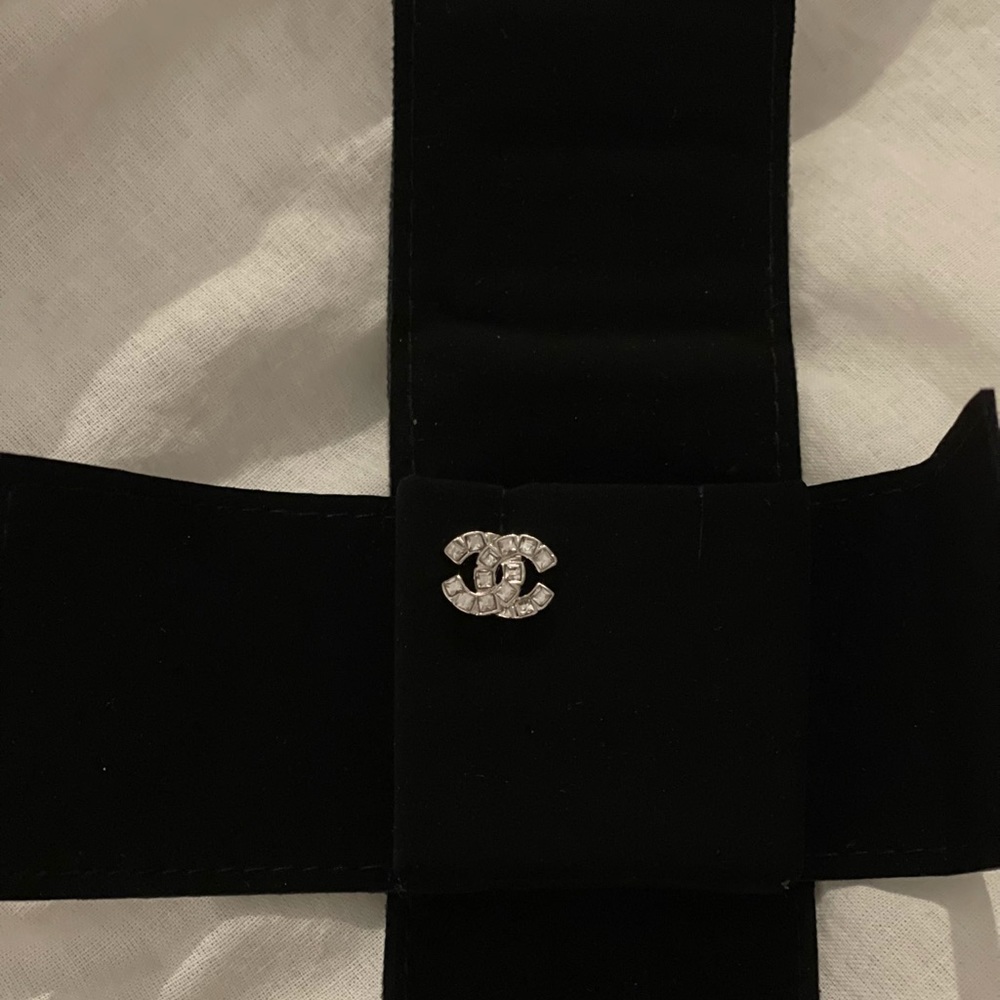Chanel CC crystal stud earring